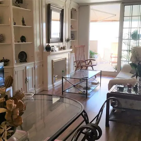 Apartment Penthouse Mit Drei Schlafzimmern In Der Naehe Von Natuerlichen Schwimmbaedern Torrevieja